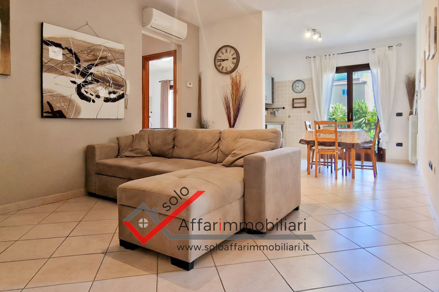Ampio bilocale in vendita con terrazza coperta